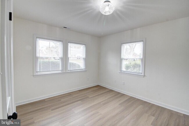 Building Photo - 412 Lee Pl