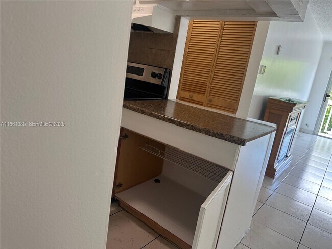 Building Photo - 1801 NE 140th St