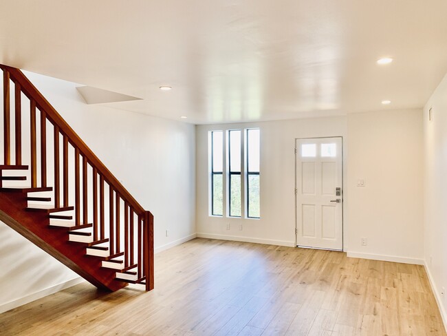 Building Photo - 2013 Cyprean Dr