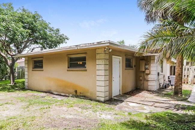 Building Photo - 831 NW 43rd Ave