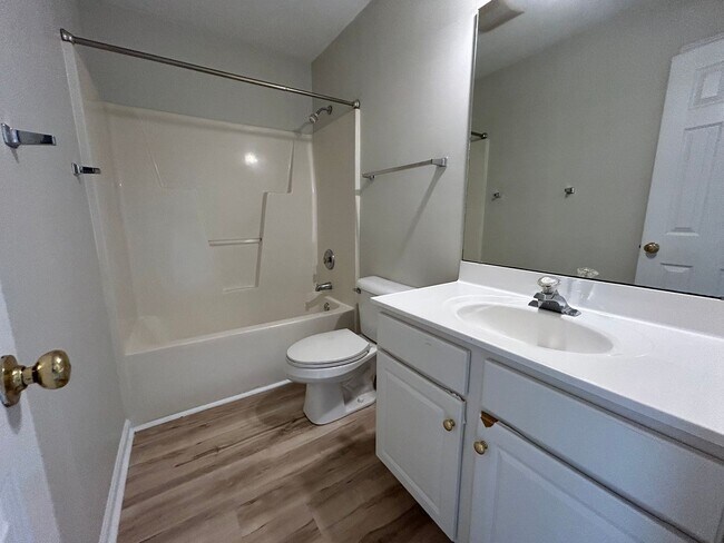 Building Photo - 2BR Condo in Holton Place – Pool, Porch, a...