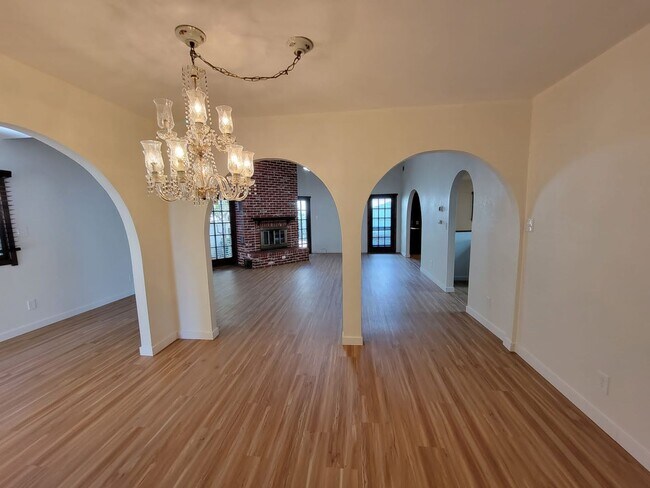 Building Photo - Torrance - 3 bd / 2 ba Home! GREAT LOCATION!!