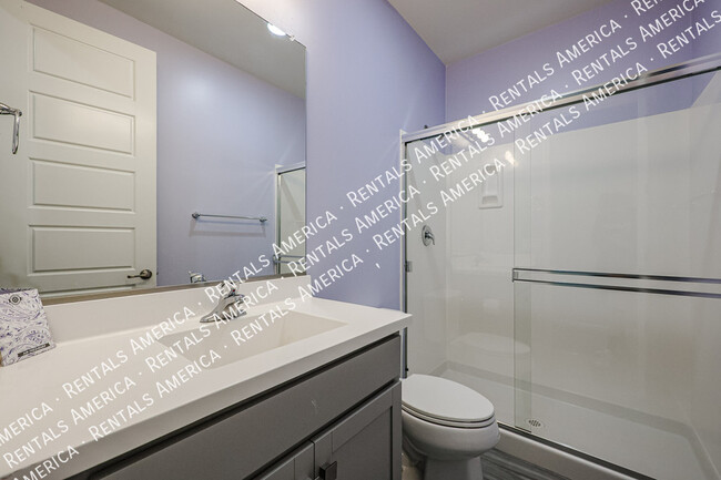Building Photo - 3090 S Jasmine Dr