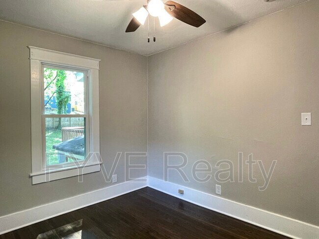 Building Photo - 1126 Sharpe Ave