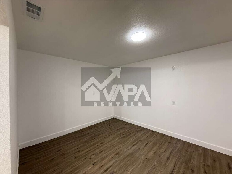 Building Photo - 943 Weizmann St