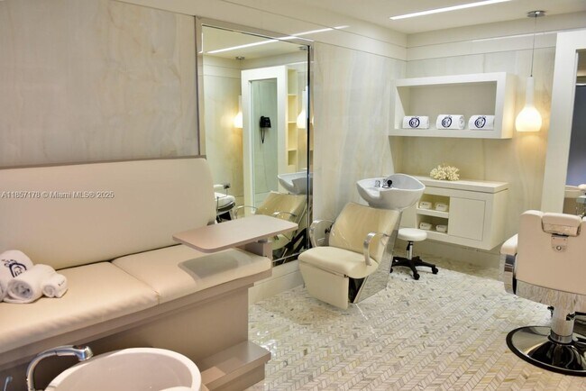 Building Photo - 17475 Collins Ave