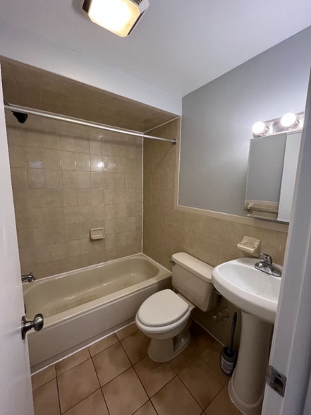 Building Photo - 30 Carolyn Terrace