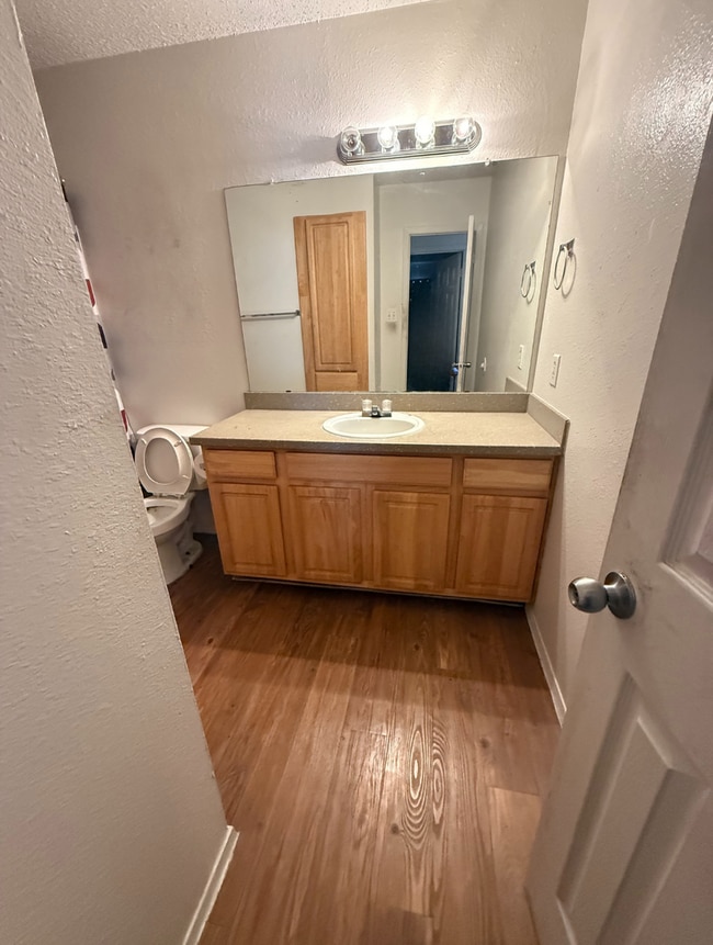 Building Photo - Langtry Apartments- 2 Bedroom 2 Bathroom