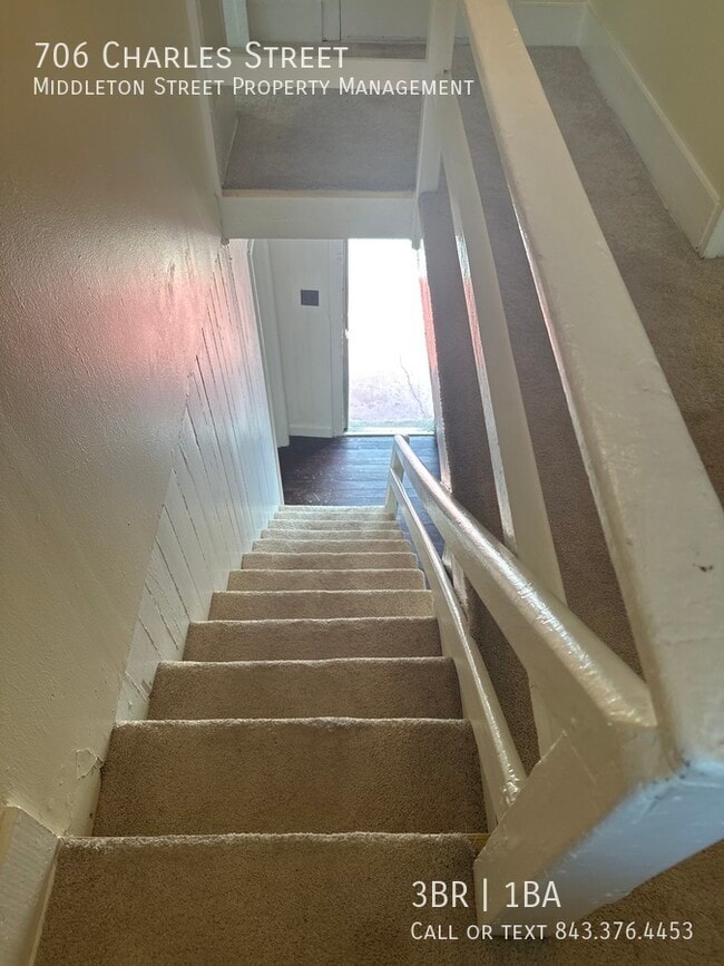 Building Photo - 706 Charles St