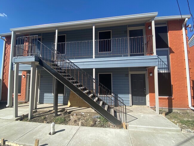 Primary Photo - 1051 Gillette Blvd