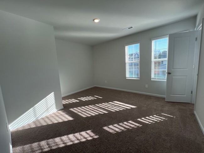 Building Photo - Brand New 4 Bedroom 2.5 Bath Home in Kerne...