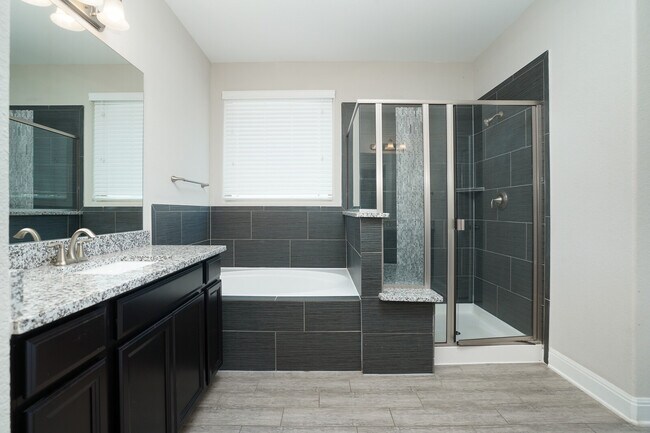 Building Photo - 8007 Cibolo Valley