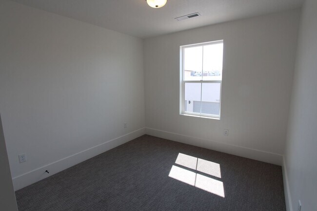Building Photo - 762 W Sunfire Ln