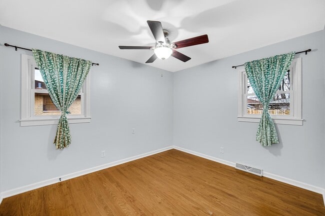 Building Photo - 944 N Jay Ave