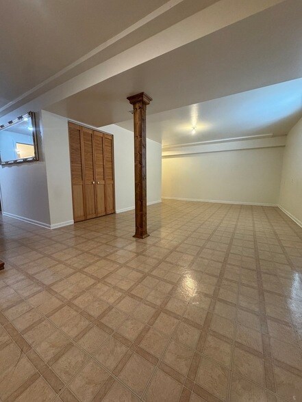 Building Photo - 1716 William Dr