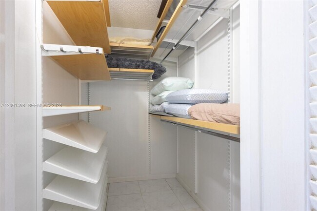 Building Photo - 3049 Wolverton C