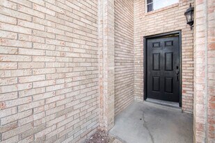 Building Photo - 918 Bella Cumbre Dr