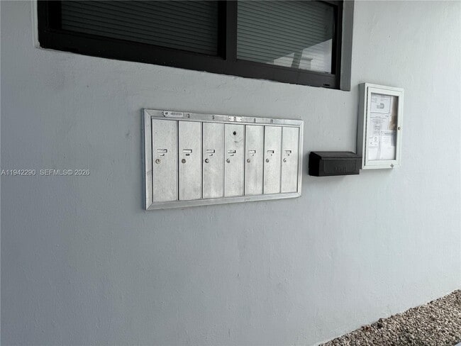 Building Photo - 600 SW 10th St