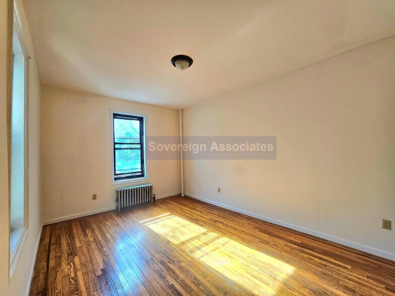 Building Photo - 30 Dongan Pl