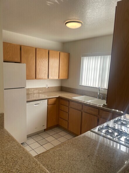 Building Photo - 308 N Kenwood St