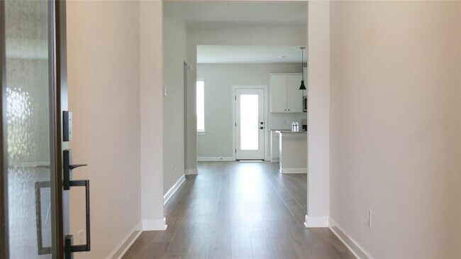 Building Photo - 3008 Sunmoon Ln
