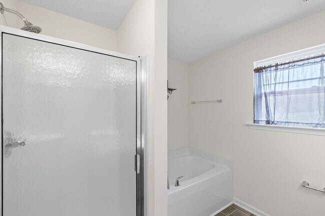 Building Photo - 230 Rosewood Ln
