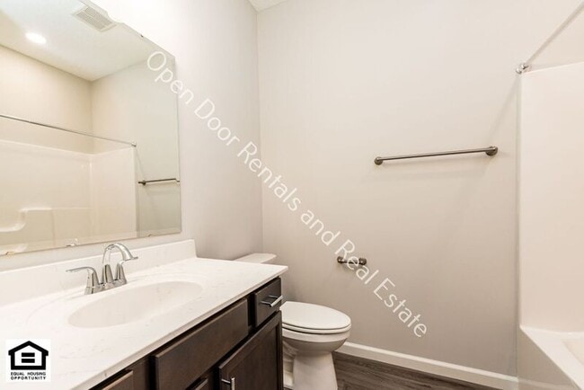 Building Photo - 307 Toledo St