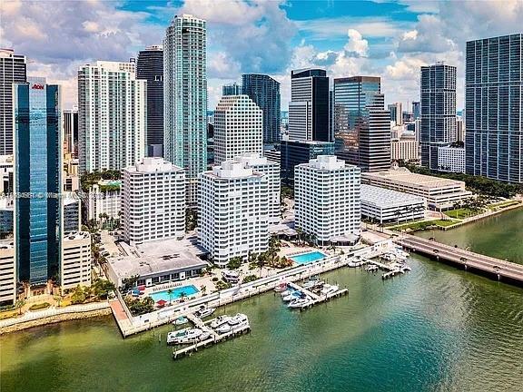 Building Photo - 905 Brickell Bay Dr