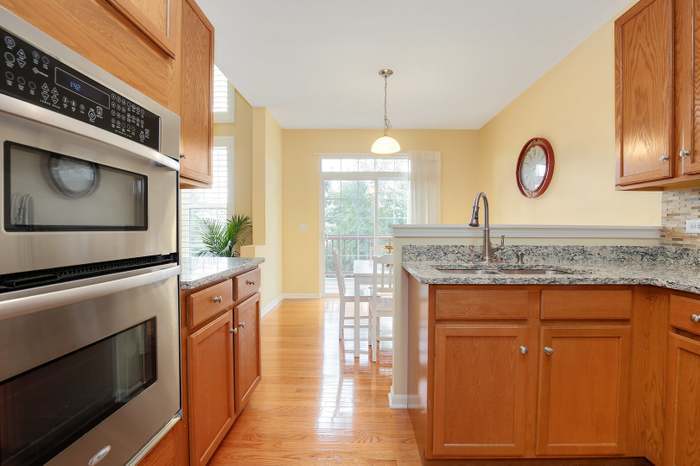 Building Photo - 10S458 Carrington Cir