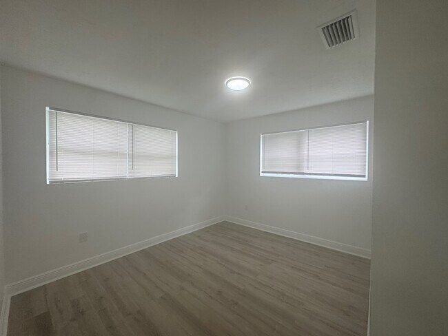 Building Photo - 6884 NW 14th St