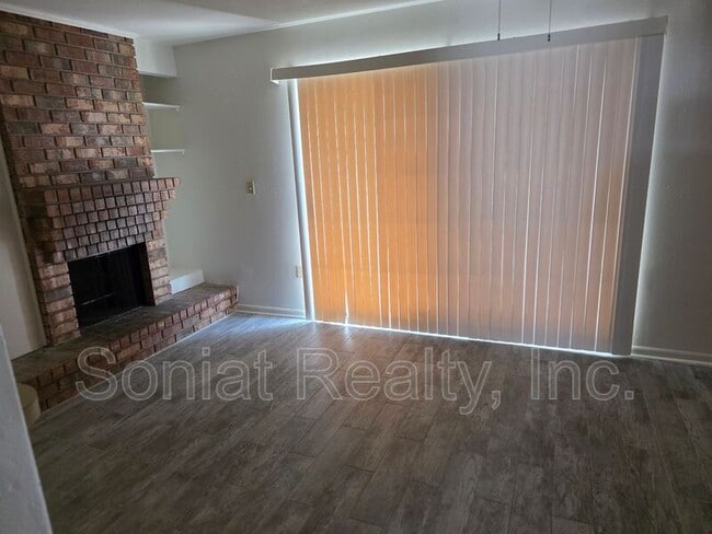 Building Photo - 4615 Iberville St