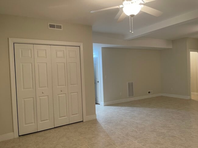 Building Photo - 144 Saint James Pl