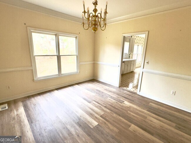 Building Photo - 219 Deerhill Dr