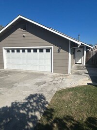 Building Photo - 1229 Cousins St