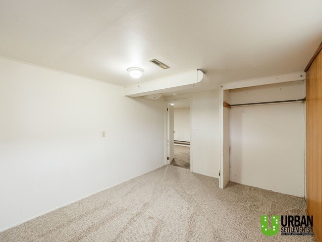 Building Photo - For Rent – Spacious 5 Bedroom Home in Spokane Valley