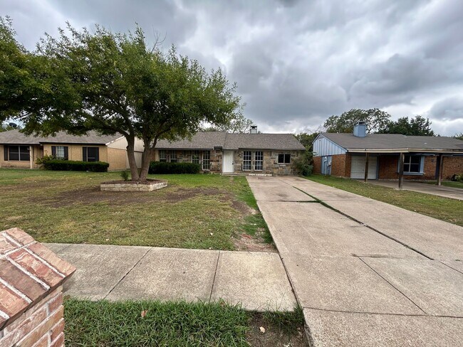 Primary Photo - 2117 Highwood Dr