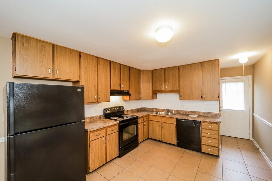 Building Photo - 6237 Continental Cir