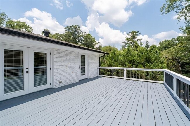Building Photo - 353 Westside Dr