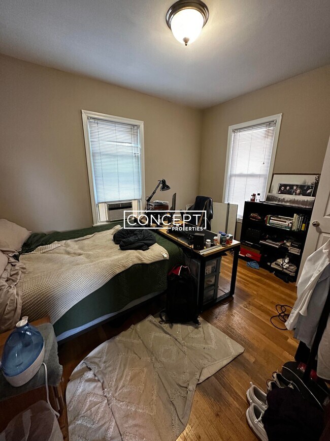 Building Photo - 47 Hillside St