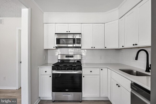 Building Photo - 605 Tait Rd