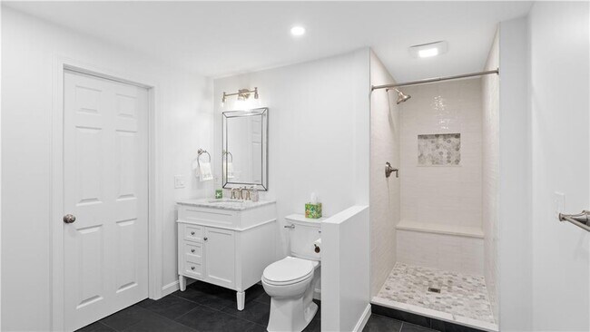 Building Photo - 82 Primrose Dr