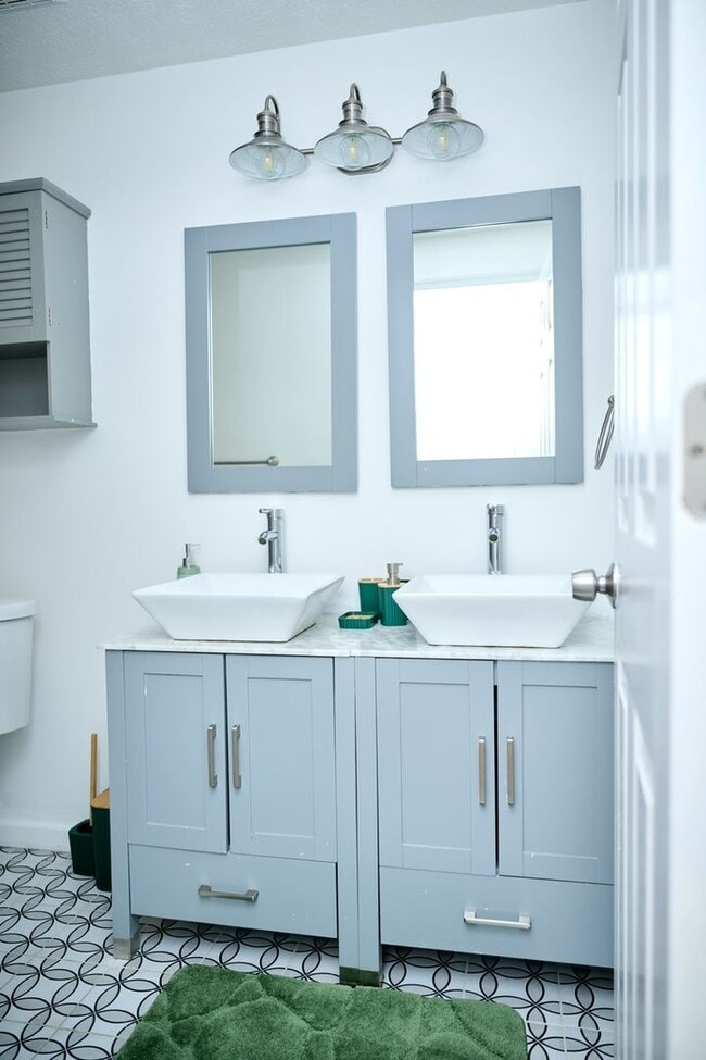 Building Photo - 1314 Harwich Dr