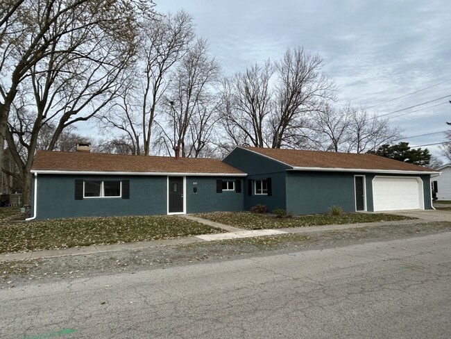 Building Photo - 810 Mc Connell St