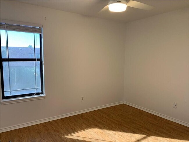 Building Photo - 15334 Barataria Dr