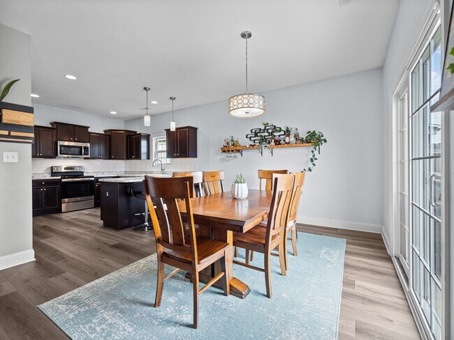 Building Photo - 239 Sailor St