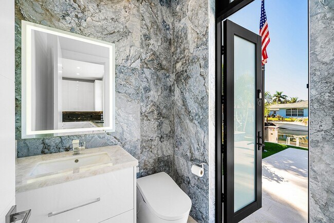 Building Photo - 2650 NE 48th Ct