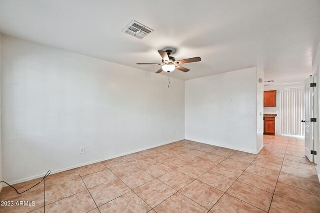 Building Photo - 2419 W Vista Ave