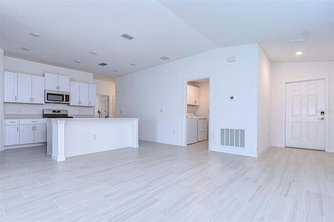 Building Photo - 8879 Little Bluestem Dr