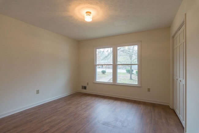 Building Photo - 1060 Windbrooke Ct