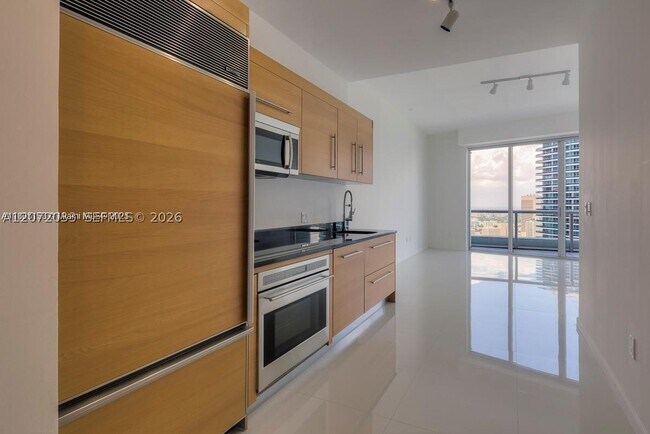 Building Photo - 465 Brickell Ave